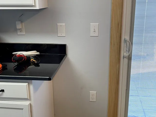 AND CONTRACTORS, LLC Picture 1