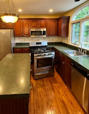 Hynes Construction - Decks, Roofing & Siding Picture 10