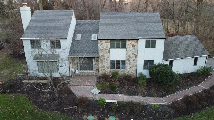 4 Guys Roofing LLC Picture 1