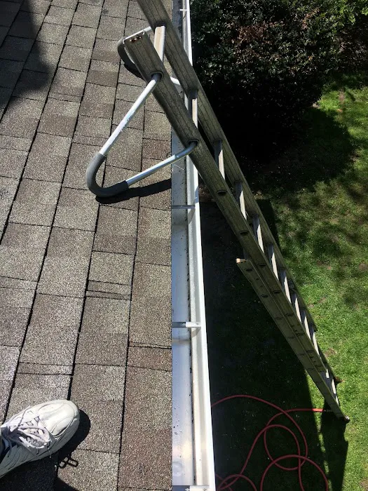 All-Pro Soft Wash Pro's Roof cleaning Picture 3