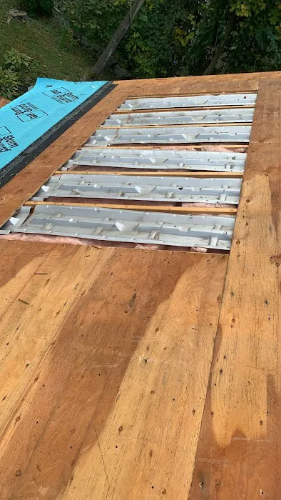 UNIVERSAL ROOFING INC Picture 3