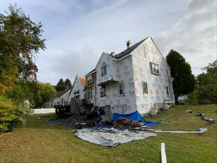 UNIVERSAL ROOFING INC Picture 10