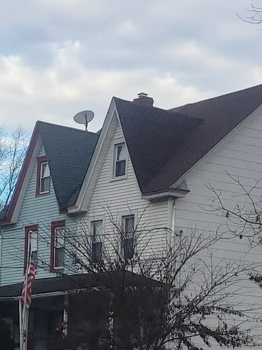 Love's Roofing & Siding Picture 1