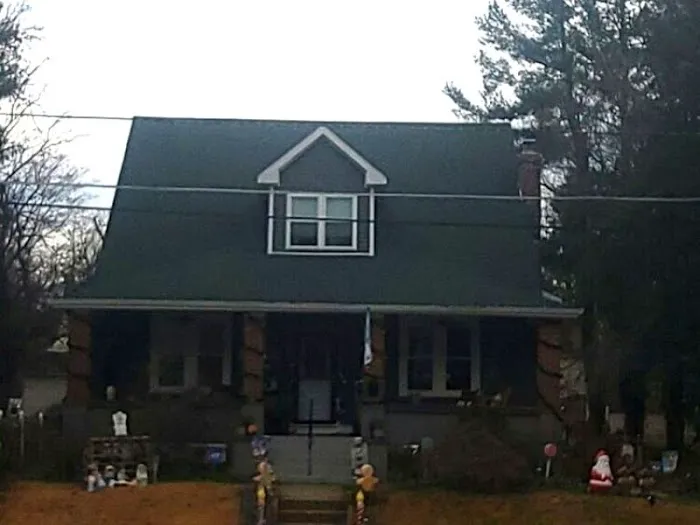 Love's Roofing & Siding Picture 5