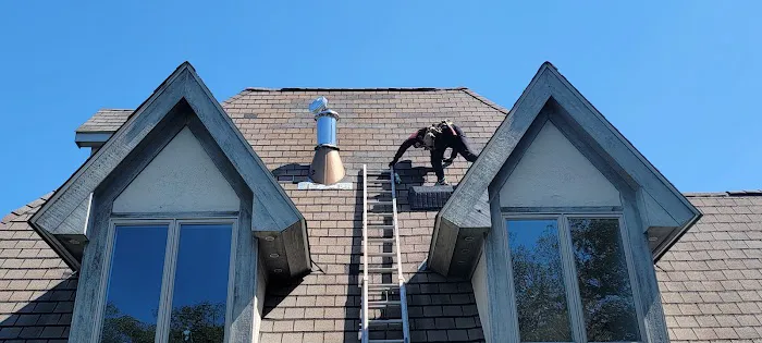 Muicela's Roofing LLC Picture 1