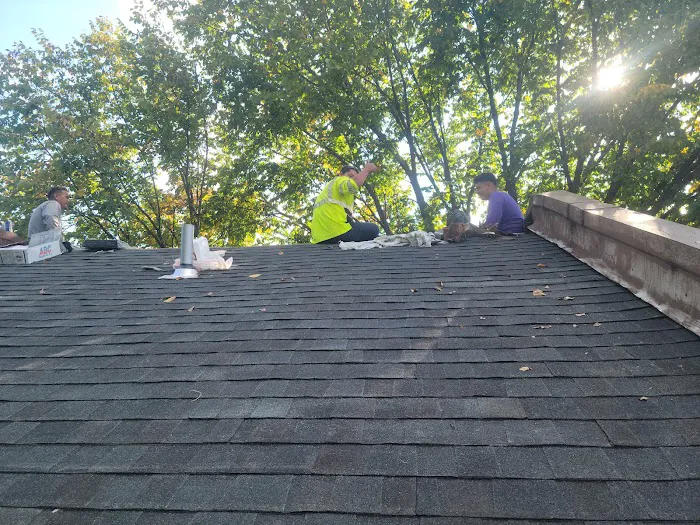 O & R Roof and Carpentry, LLC Picture 4