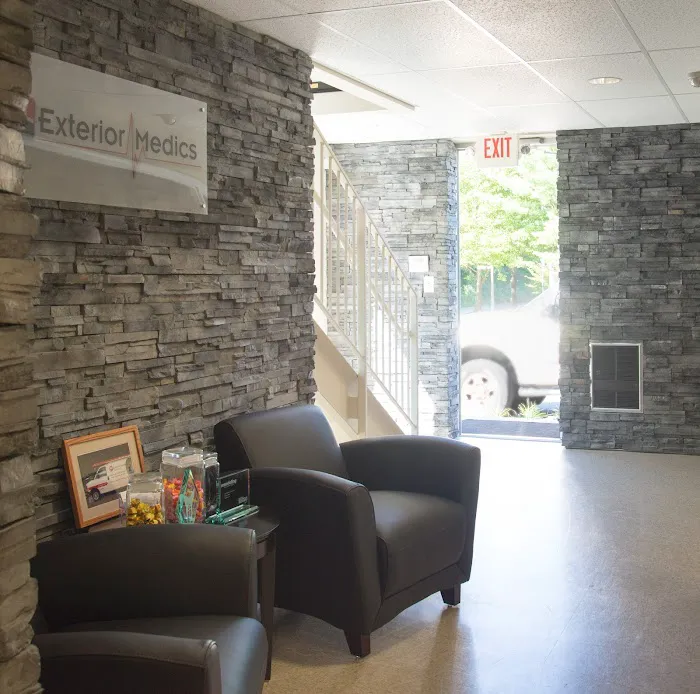 Exterior Medics Picture 8