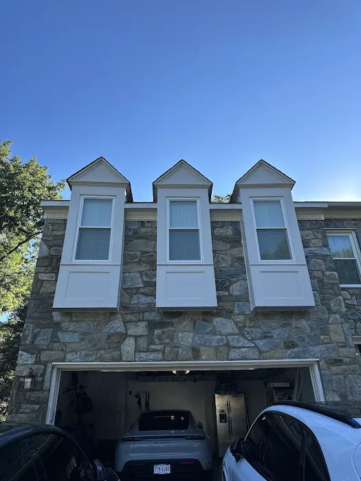 Exterior Medics Picture 3