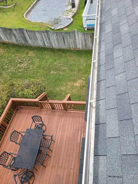 Ez Roofing and Gutters LLC Picture 10