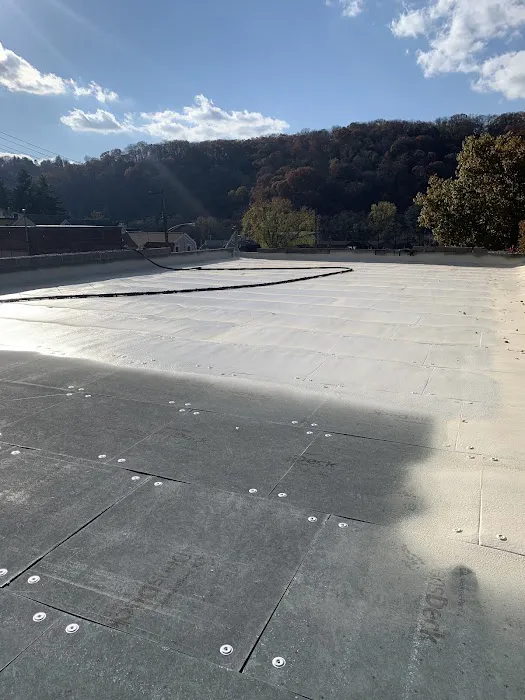 R and J Seamless Roofing Systems Picture 2