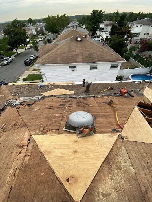 B&B ROOFING & GUTTERS. Picture 2