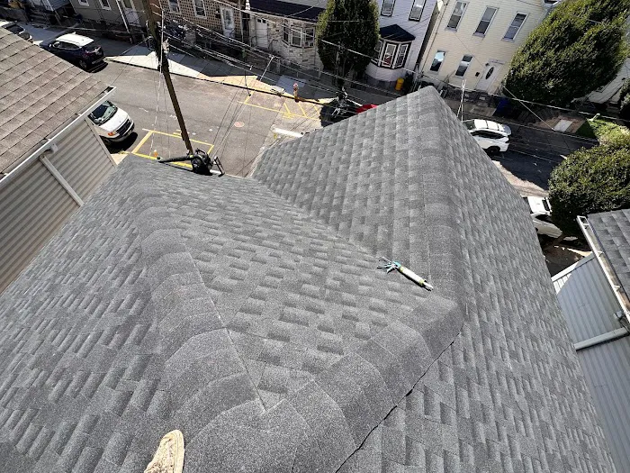 Loja's General Construction Picture 3