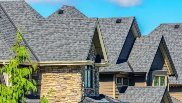 E & B Roofing Picture 1