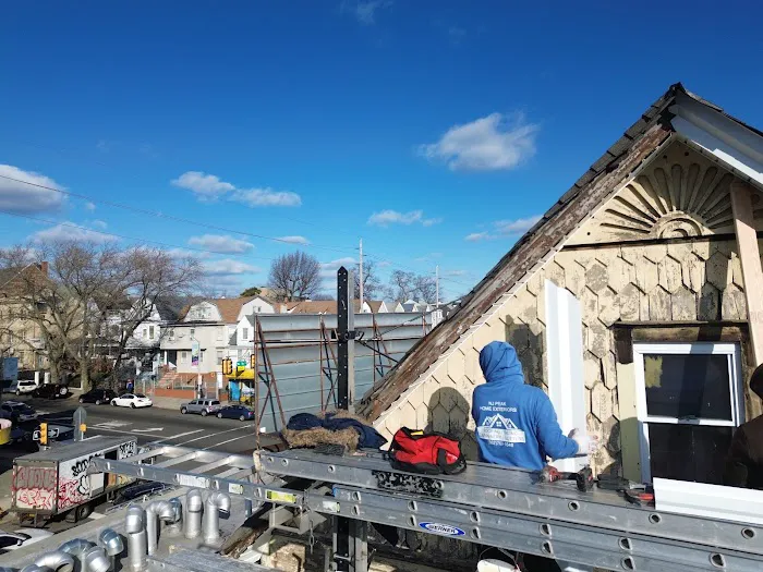 Hernandez & Sons Roofing Picture 1