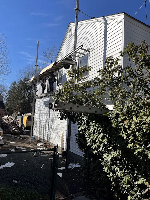 MNT Roofing & Siding Picture 1