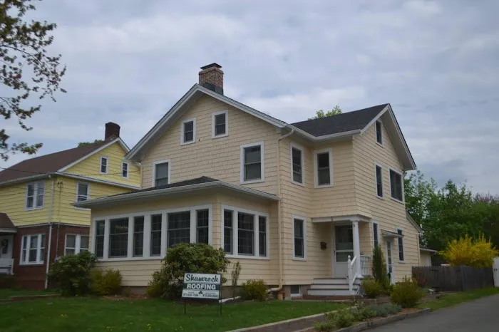 Shamrock Roofing Picture 1