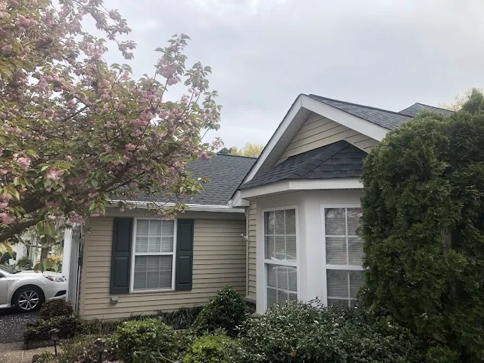 JR's Roofing and Gutters LLC Picture 1