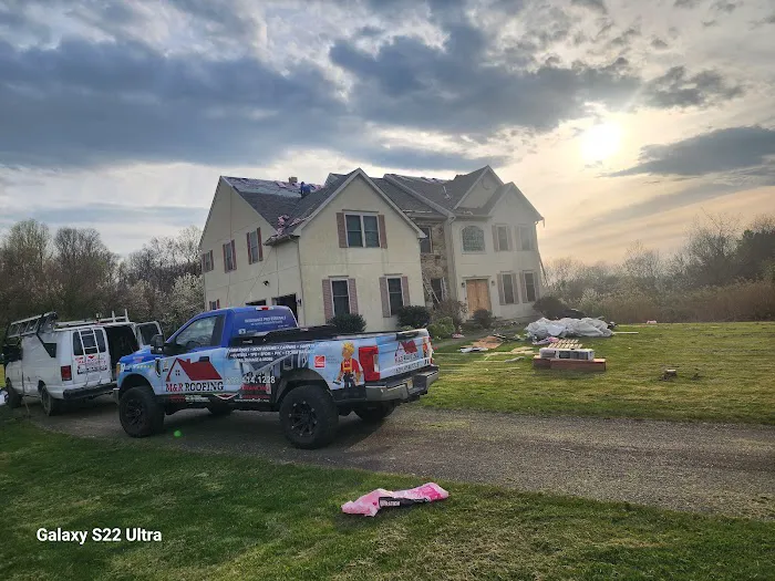 M&R Roofing Picture 4
