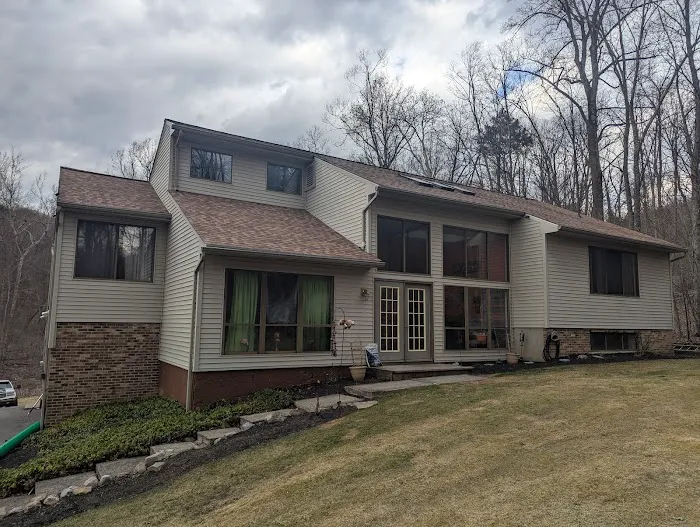 Roff Roofing & Renovations LLC Picture 4