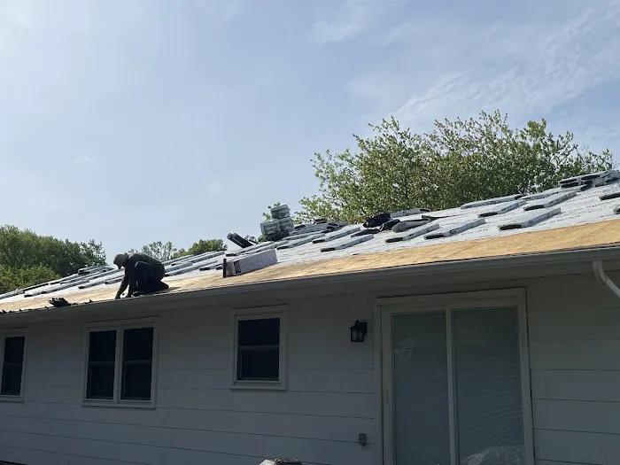 Twin Roofing & Siding Picture 1