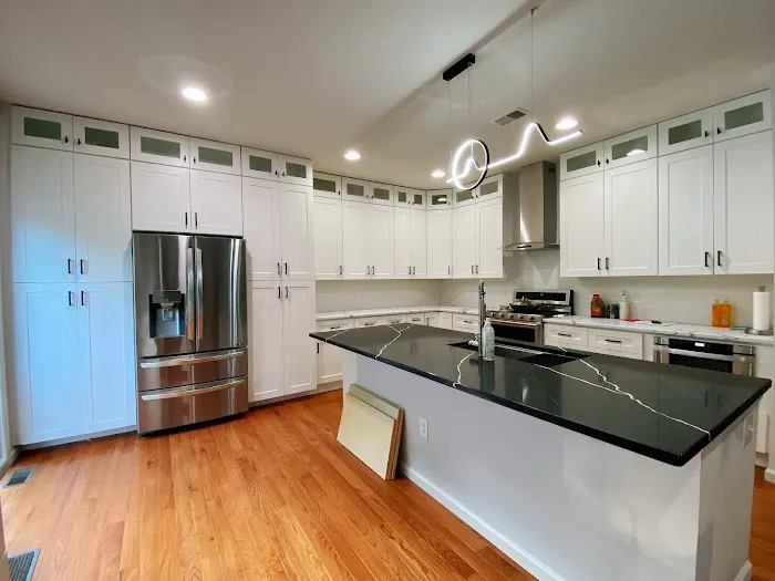 Munz Roofing and Siding Picture 1