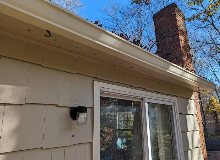 McCarthy Seamless Gutters Picture 1