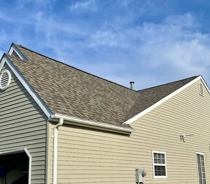 Huggs Roofing & Siding, LLC Picture 1