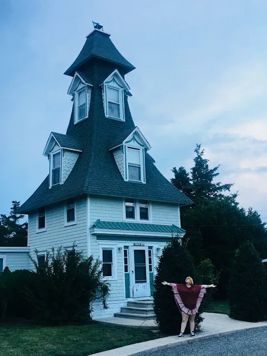 Chair on Roof House Picture 8