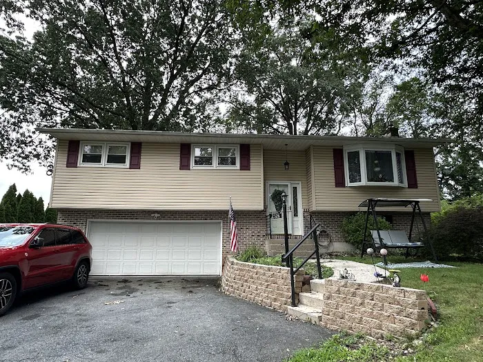 Adam Holencik Exterior Picture 7