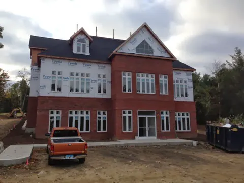 Ari`s Roofing and Siding Picture 7