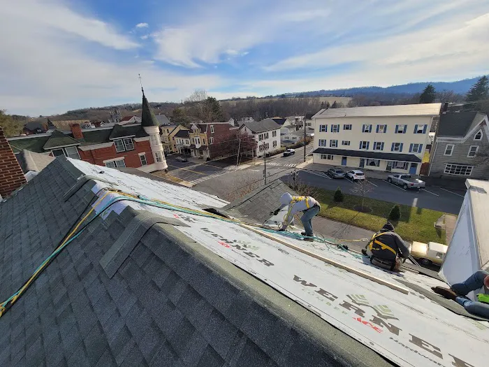 Summit Roofing & Contracting Picture 1