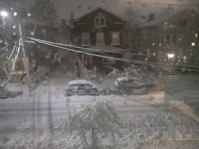 H&R Roofing & Remodeling and Air Duct Cleaning Services Picture 1