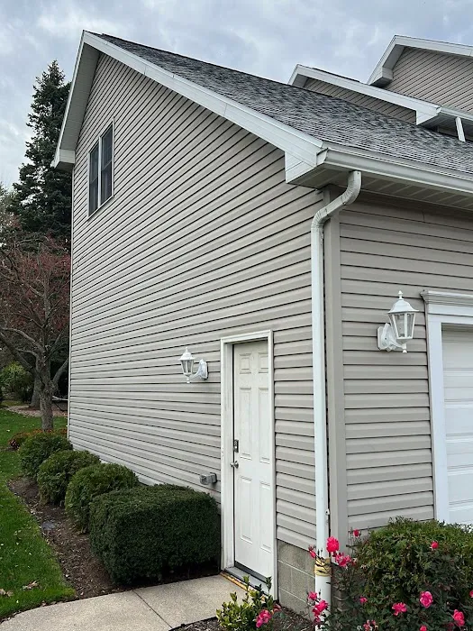 Oaks Roofing and Siding Picture 9