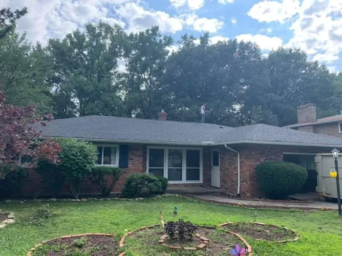 Mcr roofing llc Picture 2