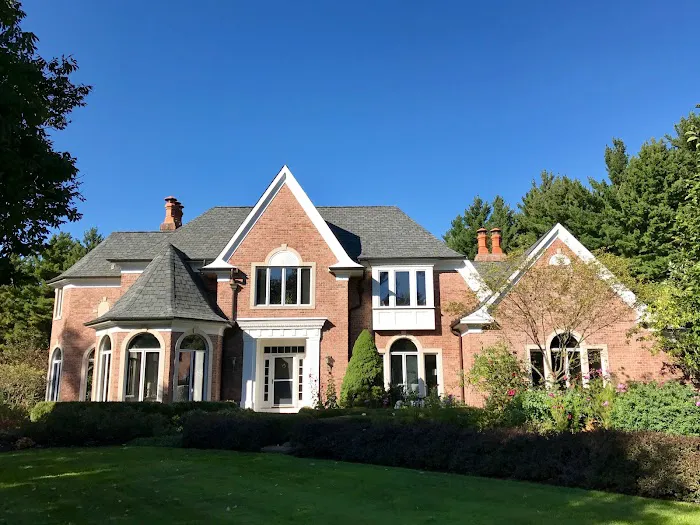 4 Seasons Construction & Roofing Picture 1