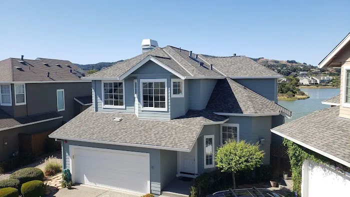 CAPITAN'S ROOFING & FENCE LLC Picture 2