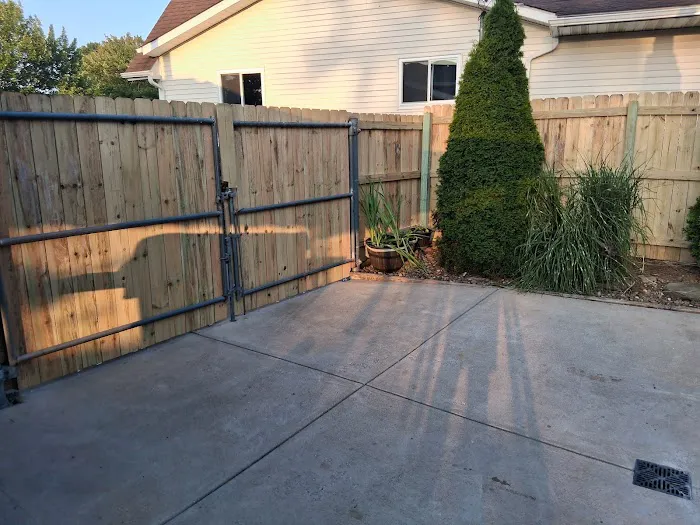 CAPITAN'S ROOFING & FENCE LLC Picture 4