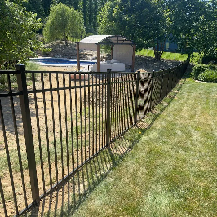 CAPITAN'S ROOFING & FENCE LLC Picture 6