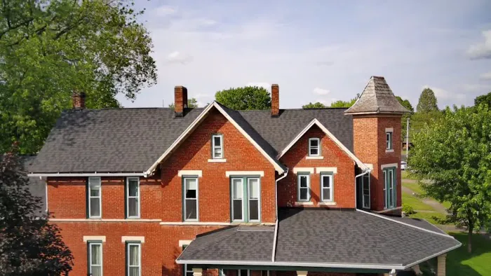 CAPITAN'S ROOFING & FENCE LLC Picture 5