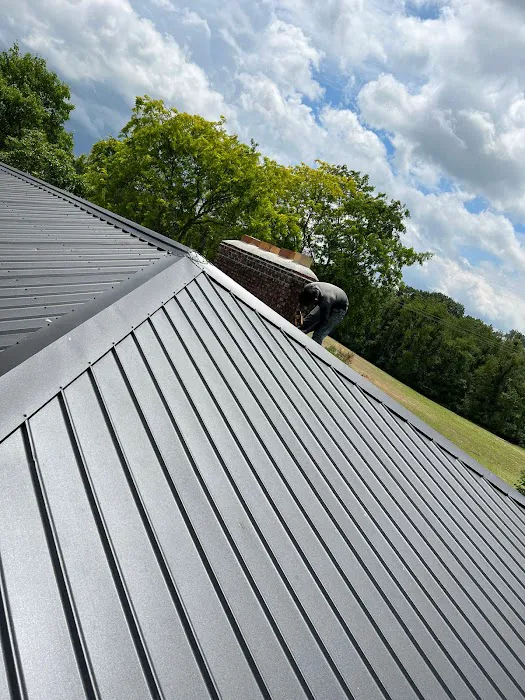 CAPITAN'S ROOFING & FENCE LLC Picture 9