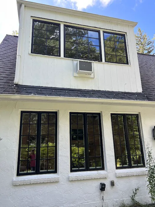 The Captain Picture 3