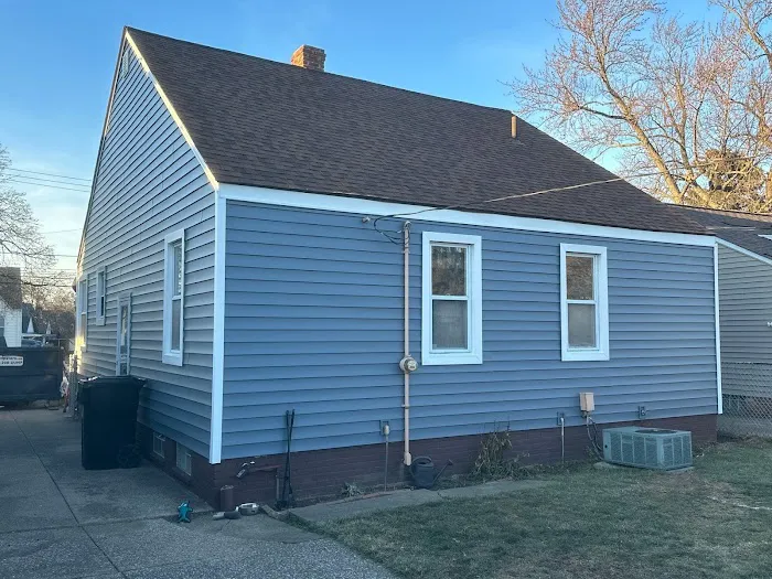 Oaks Roofing & Siding Picture 4