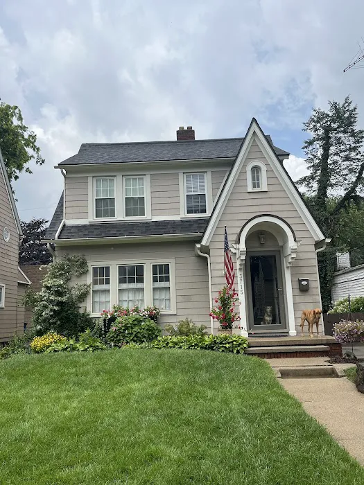 Salinas Exteriors Picture 1