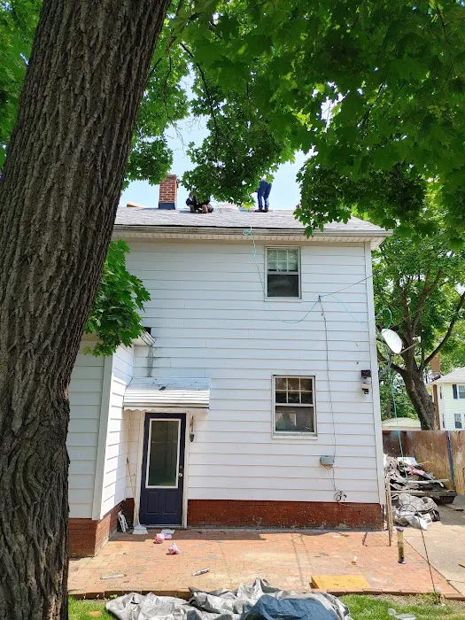 4 Guys And a Roof Picture 6