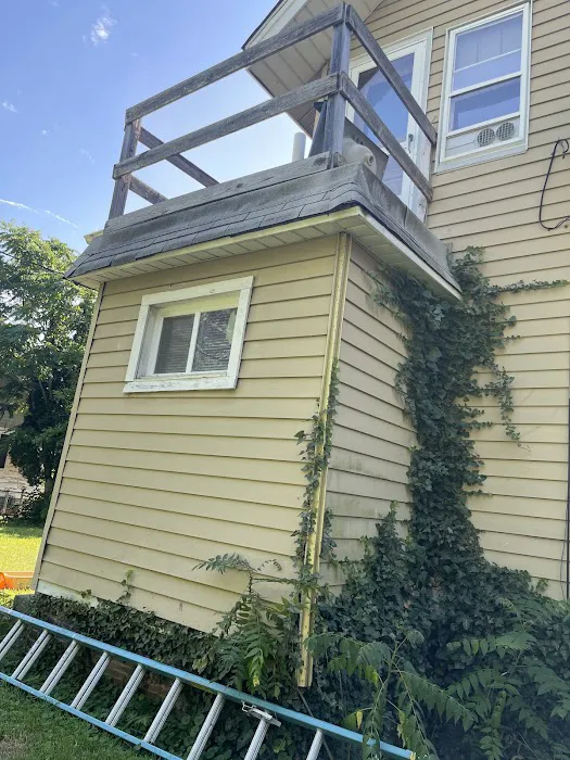 4 Guys And a Roof Picture 5