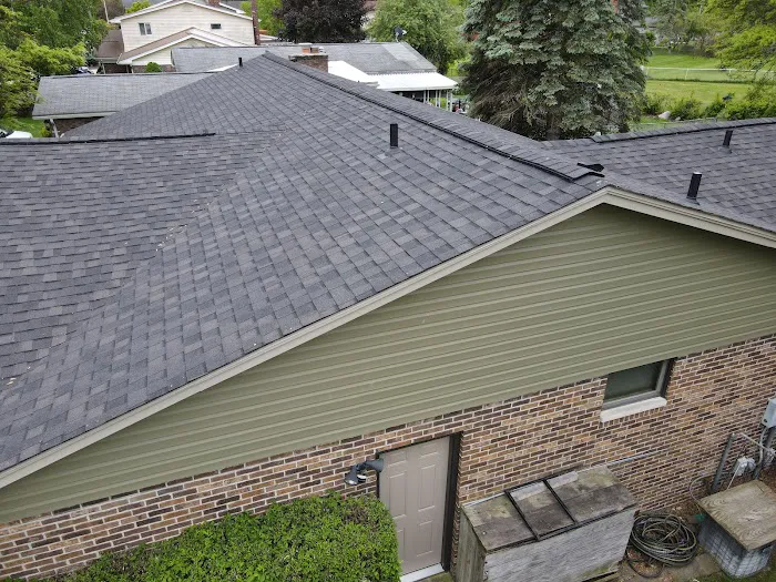 MCM Services Inc - ROOFING/WINDOWS/SIDING Picture 1