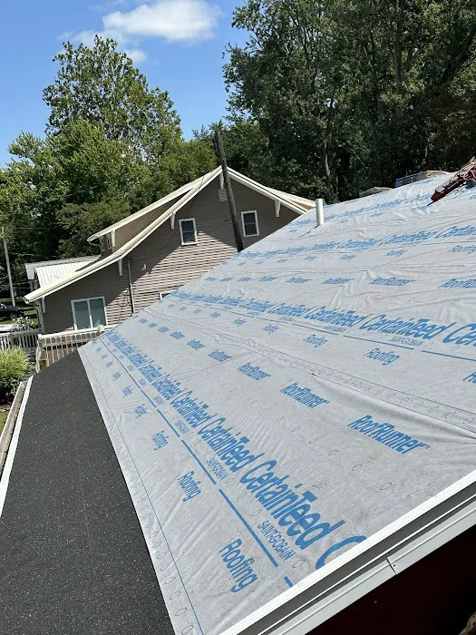 Currie Roofing Siding & Insulation Picture 2