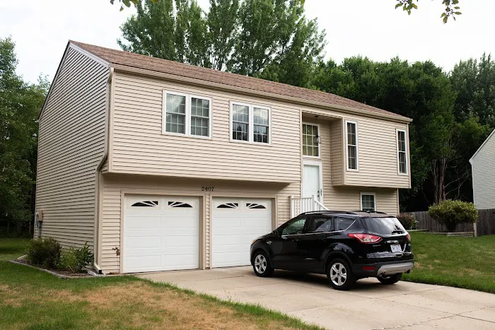 Exteriors of Lansing Inc Picture 5