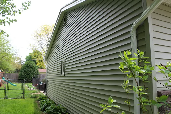 Exteriors of Lansing Inc Picture 8