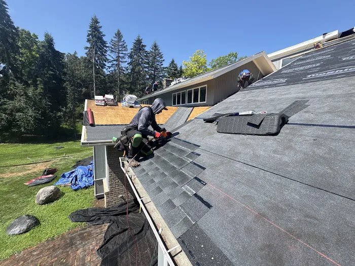 Performance Roofing and Siding Pontiac Picture 1